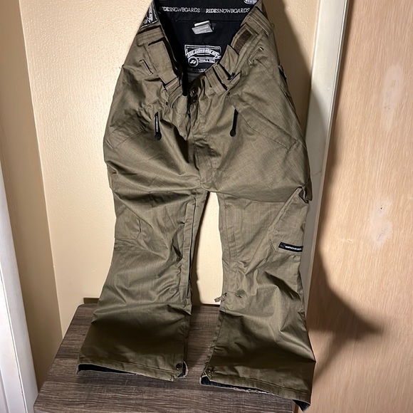 Ride Snowboards Mfg Other - Ride Snowboards Mfg Mens Snowboarding Cargo Pants Size Small Color Coyote